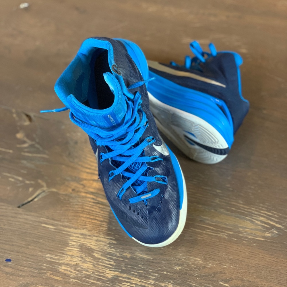 Men’s used HyperDunk Nike basketball shoes.